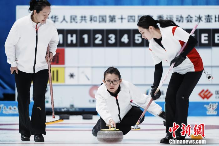 王冰玉领衔四川队逆转击败云南队取得十四冬冰