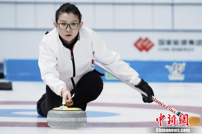 王冰玉领衔四川队逆转击败云南队取得十四冬冰