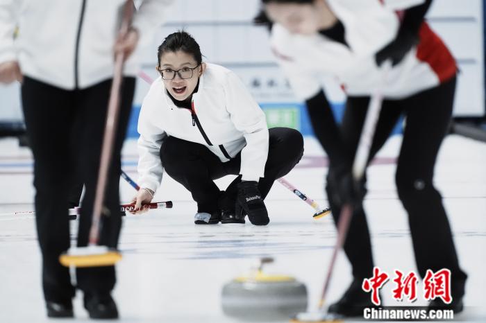 王冰玉领衔四川队逆转击败云南队取得十四冬冰