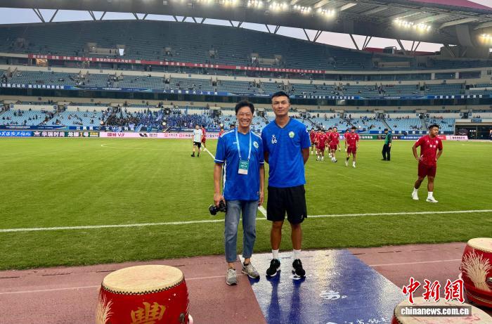 教师节致敬：南京苏超赛场上师生共筑梦想