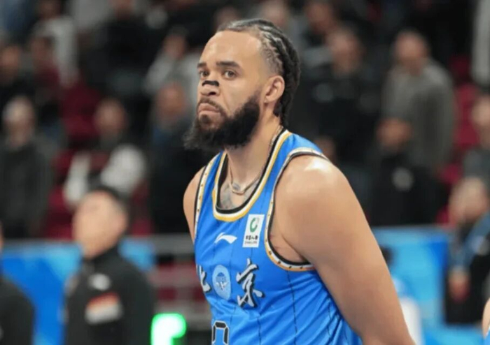 北京男篮迎战浙江男篮 双队困境难掩实力差距