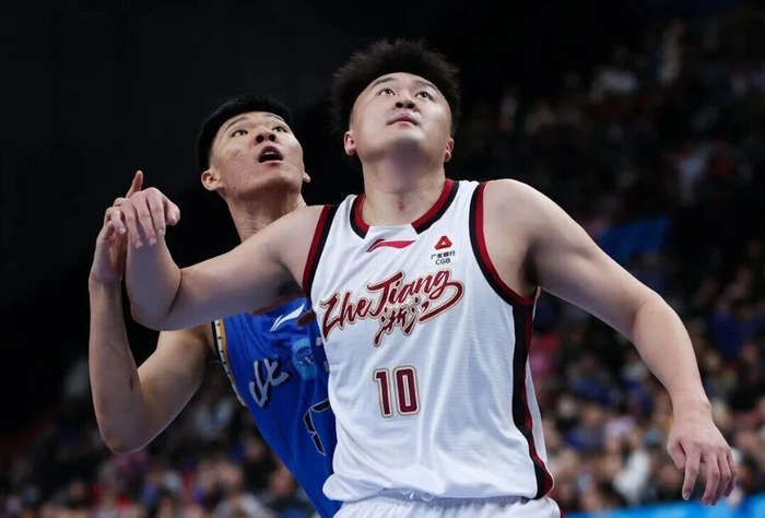 北京男篮迎战浙江男篮 双队困境难掩实力差距