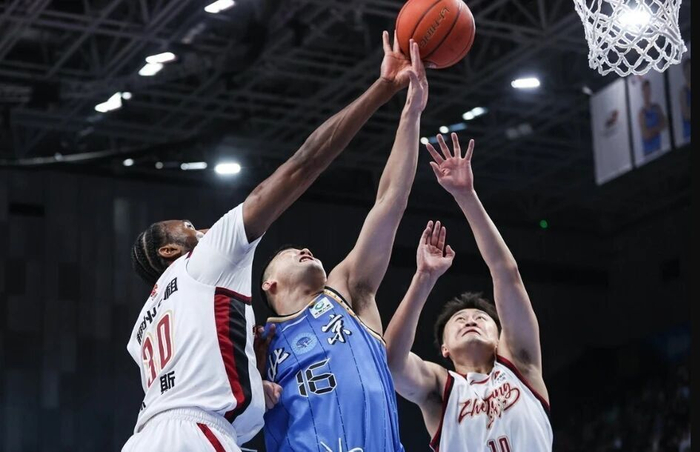 北京男篮迎战浙江男篮 双队困境难掩实力差距