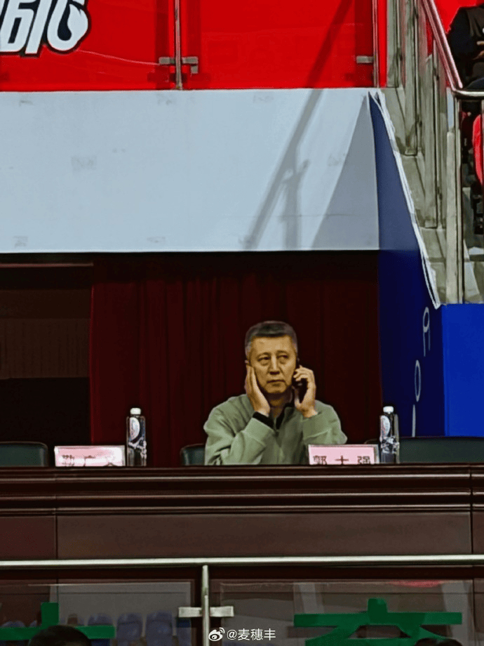 郭士强现身广州观赛 前主帅现身助阵