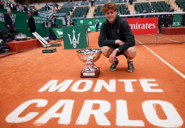 辛纳力克阿尔卡拉斯首夺红土大师赛冠军 重夺世