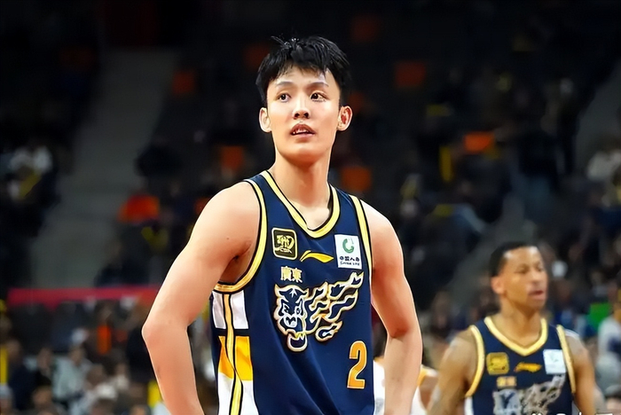 广东男篮依赖核心球员，团队篮球结构失衡引担