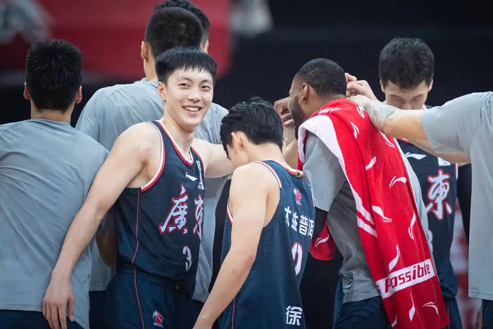 广东男篮依赖核心球员，团队篮球结构失衡引担