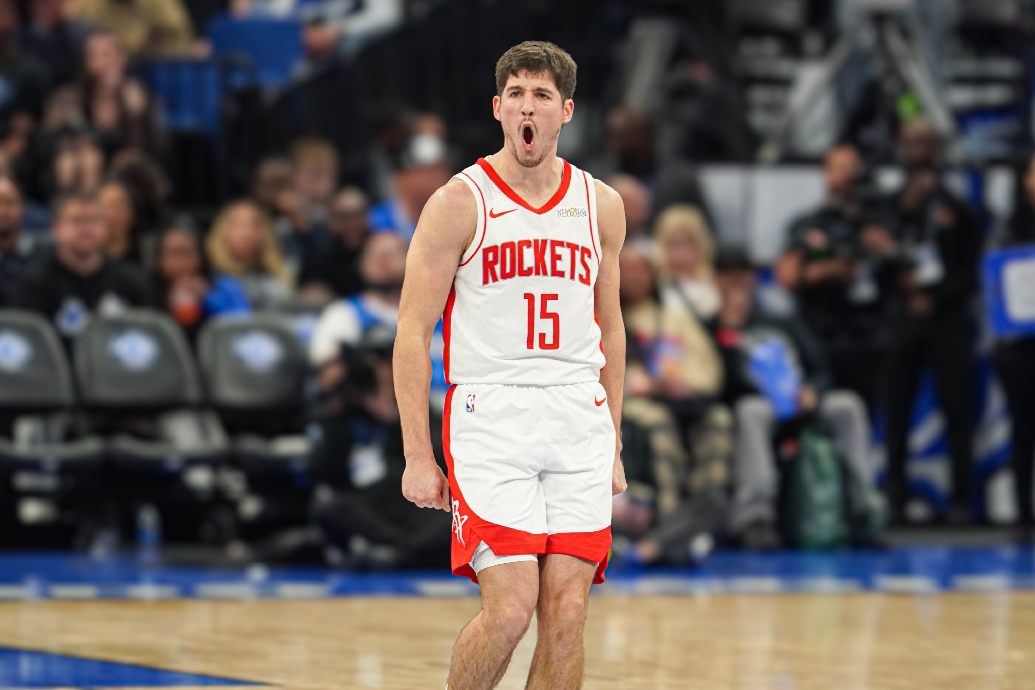 詹姆斯28+8+7助率湖人双杀火箭 系列赛2-0领先