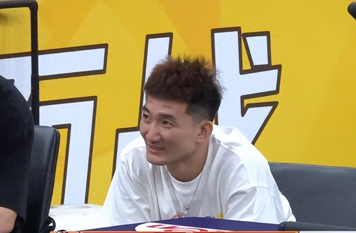 广厦男篮季后赛首战失利 孙铭徽缺阵成关键因素
