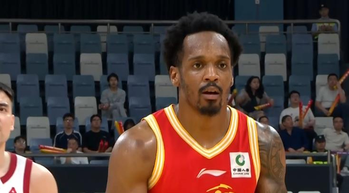 广厦男篮季后赛首战失利 孙铭徽缺阵成关键因素
